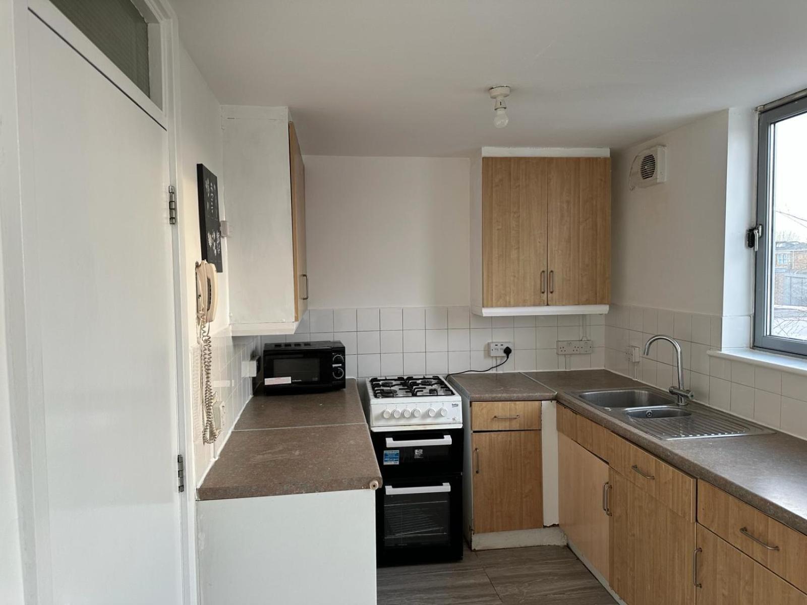 Newbury Apartment London Bagian luar foto